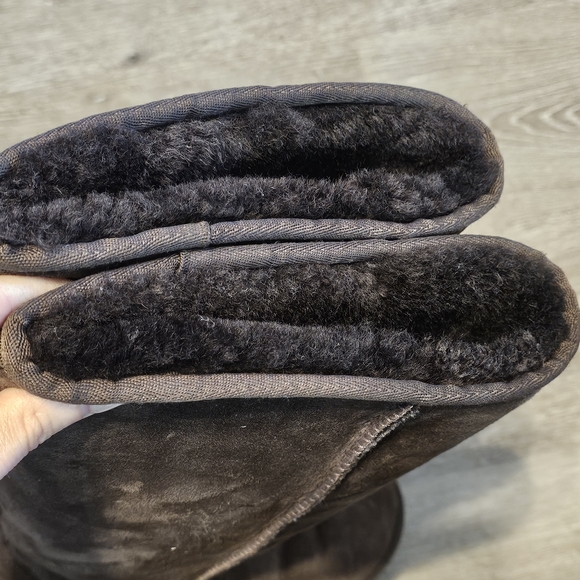 UGG tall classic chocolate brown winter fur boots - Picture 5 of 12